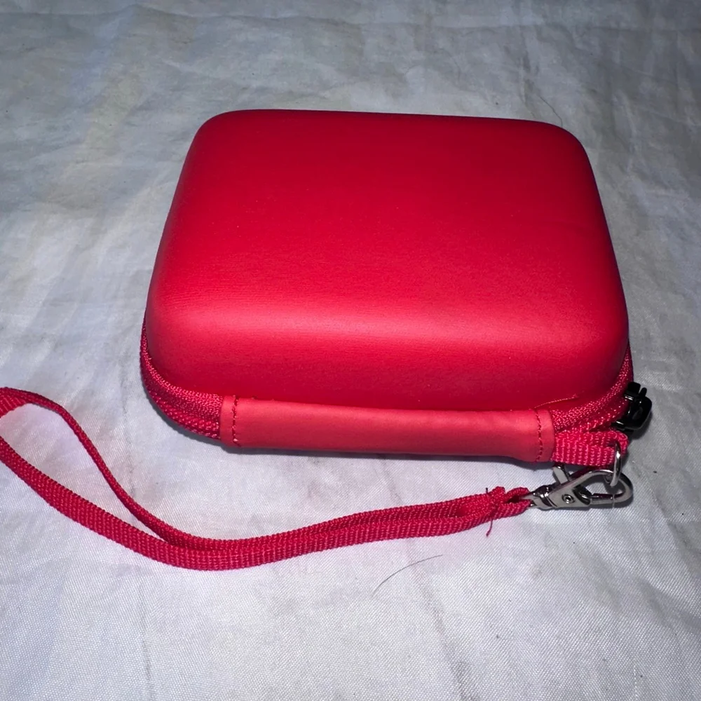 NWOT Comecase Protective Hard Shell Zipper Carrying Case Approx 3 1/2 x 4 1/2